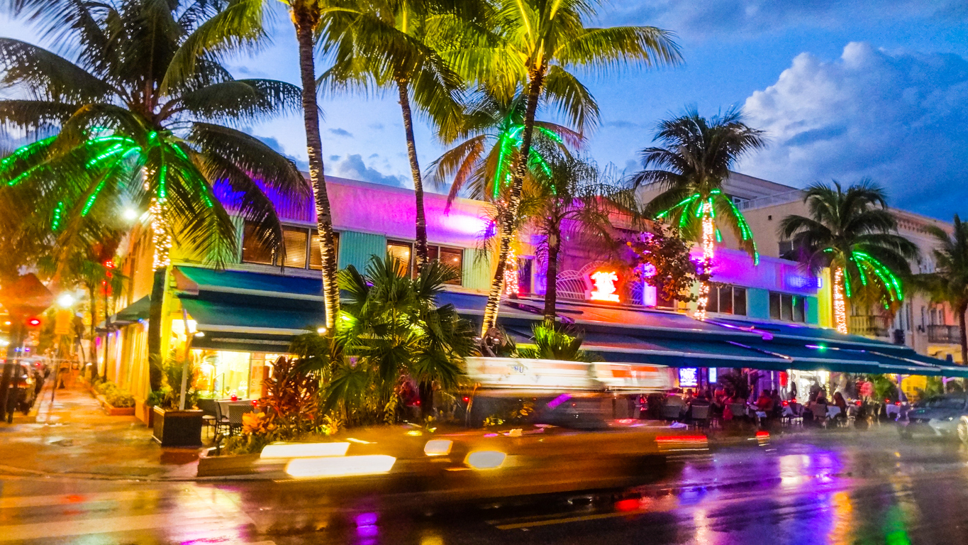 Pubs and Bars in Ghana with African Land: Explore the Best Nightlife