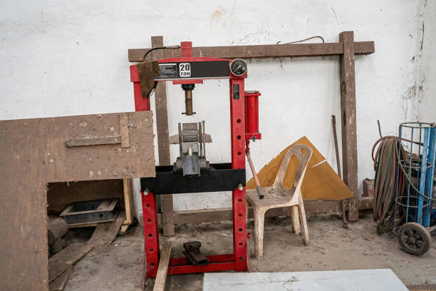 High‑Capacity Hydraulic Press in Lagos Nigeria Fabrication Tool for Property Work