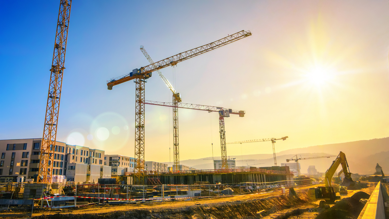 Why you should hire equipment for your construction project
