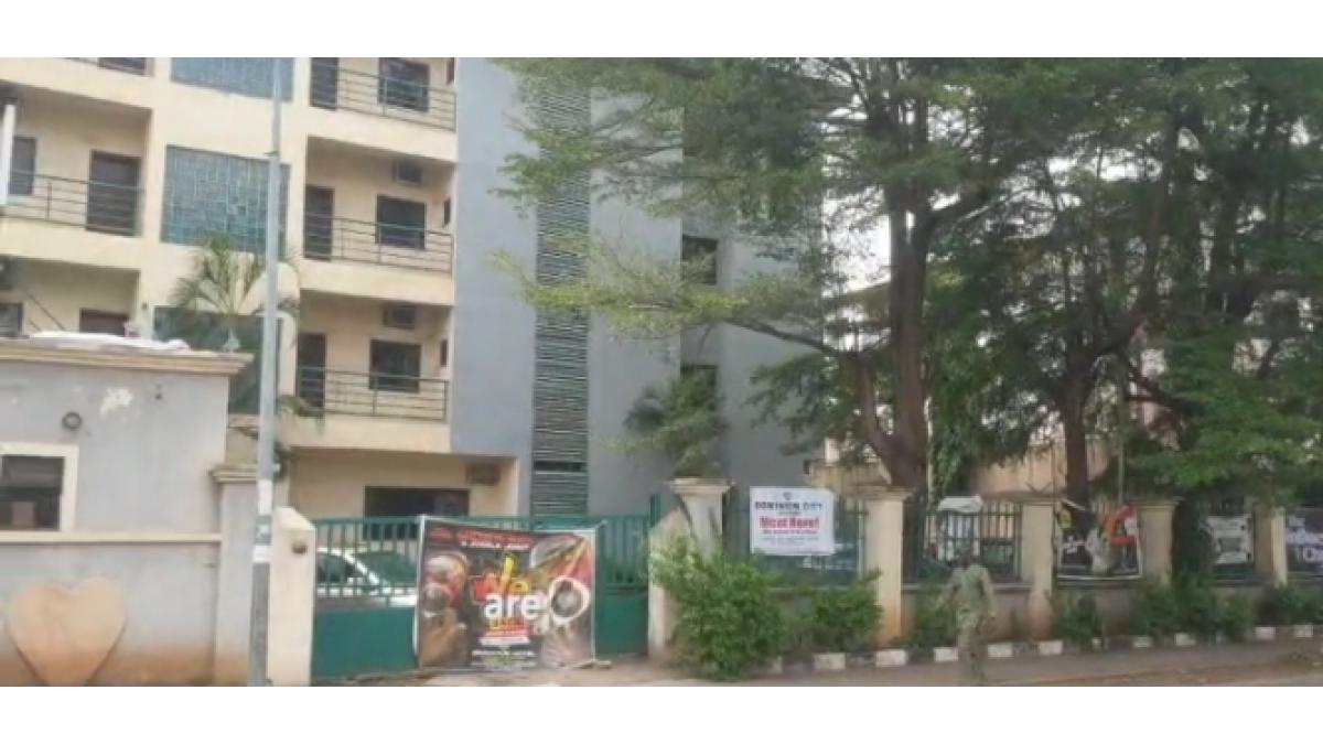 2 bed flat to let, Crown Lodge, Elystan Street - African Land