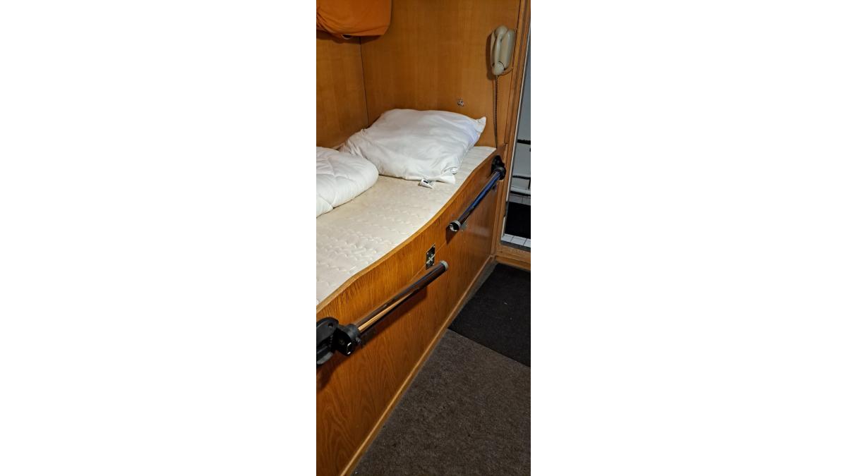 2 bed flat to let, Crown Lodge, Elystan Street - African Land