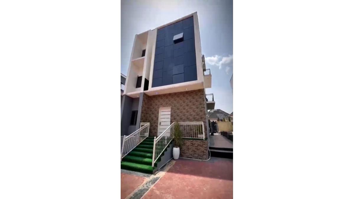 2 bed flat to let, Crown Lodge, Elystan Street - African Land