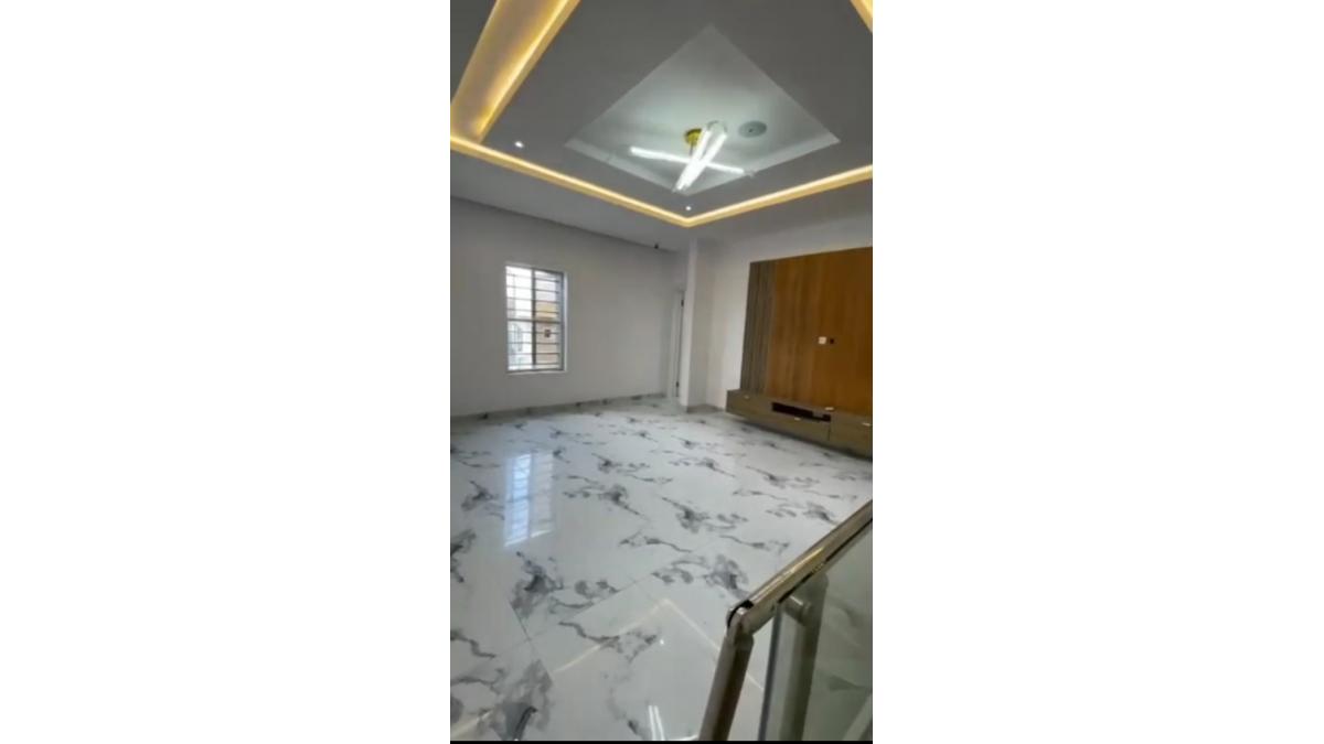 2 bed flat to let, Crown Lodge, Elystan Street - African Land