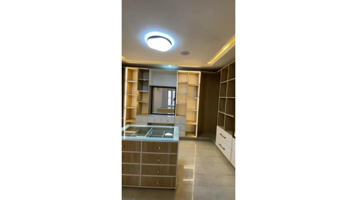2 bed flat to let, Crown Lodge, Elystan Street - African Land
