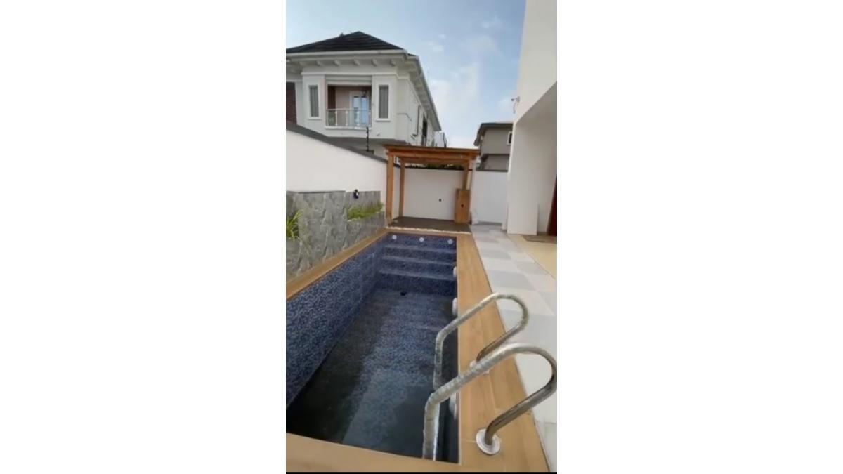 2 bed flat to let, Crown Lodge, Elystan Street - African Land