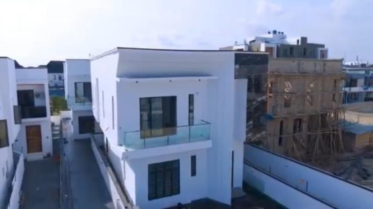 2 bed flat to let, Crown Lodge, Elystan Street - African Land