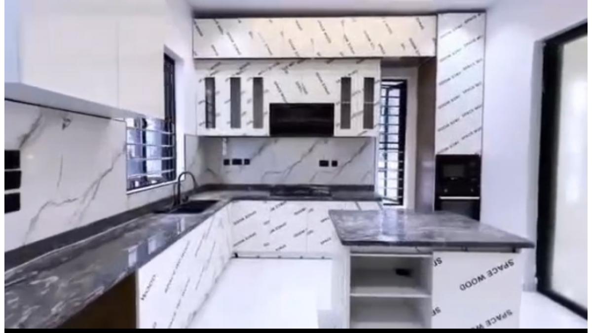2 bed flat to let, Crown Lodge, Elystan Street - African Land