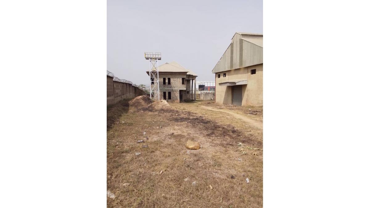 2 bed flat to let, Crown Lodge, Elystan Street - African Land