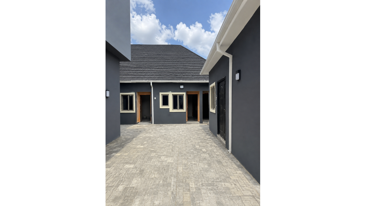 2 bed flat to let, Crown Lodge, Elystan Street - African Land