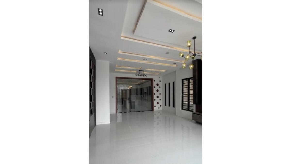 2 bed flat to let, Crown Lodge, Elystan Street - African Land