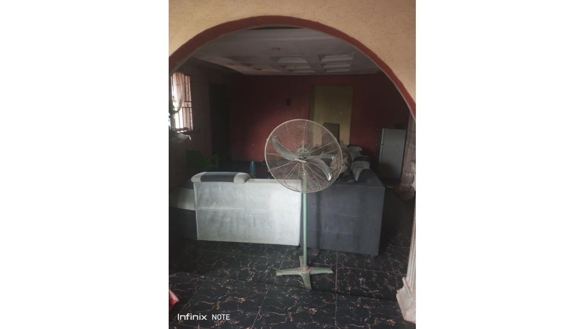2 bed flat to let, Crown Lodge, Elystan Street - African Land