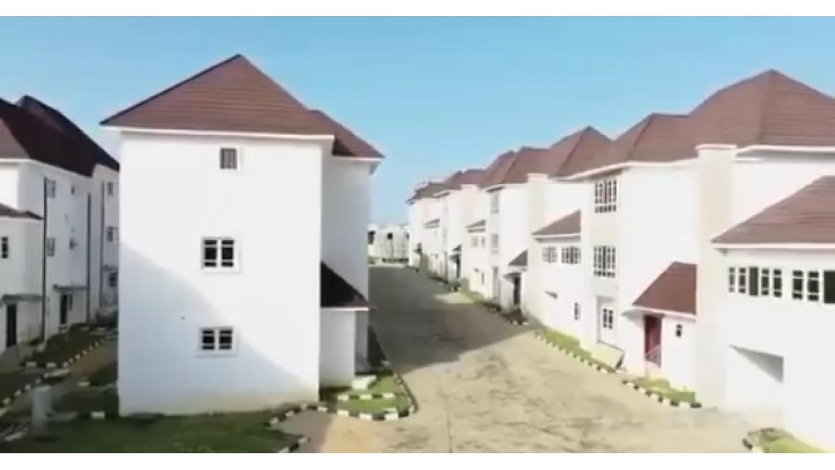 2 bed flat to let, Crown Lodge, Elystan Street - African Land