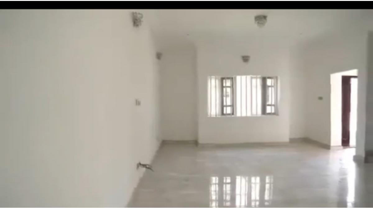 2 bed flat to let, Crown Lodge, Elystan Street - African Land