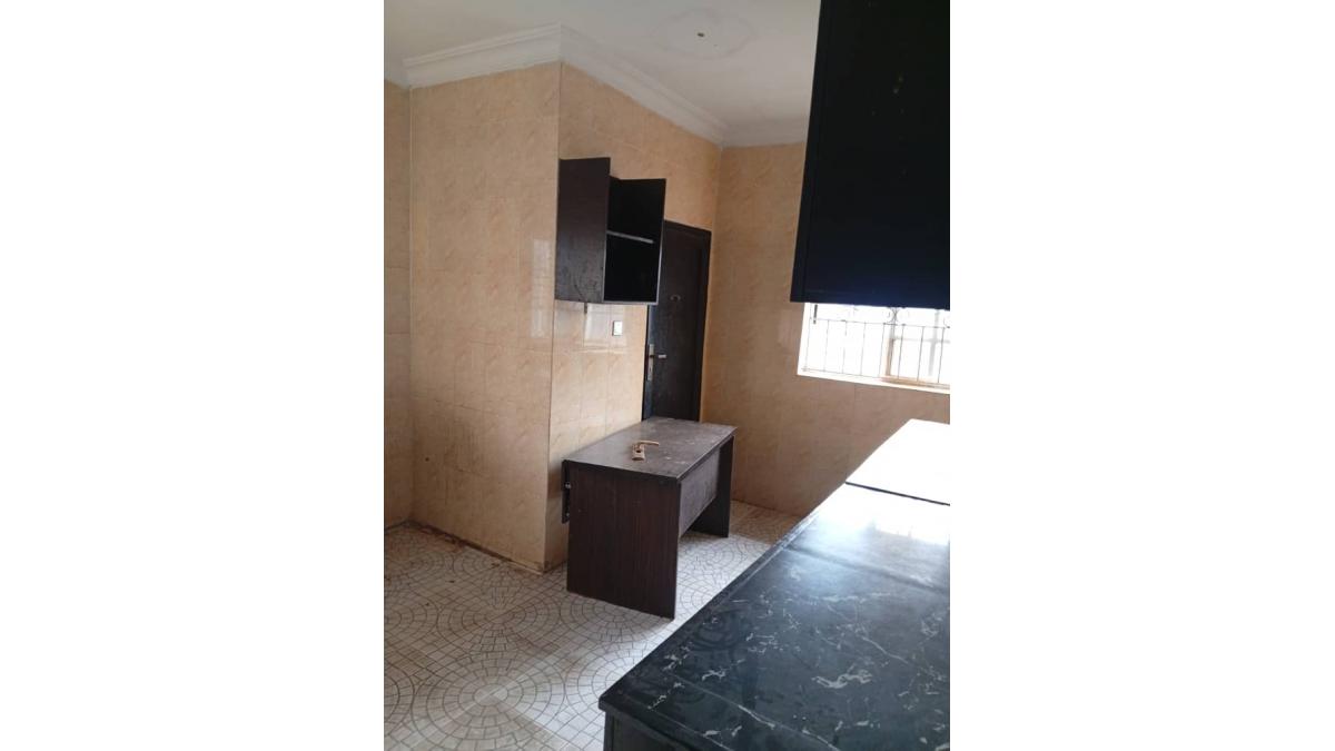 2 bed flat to let, Crown Lodge, Elystan Street - African Land