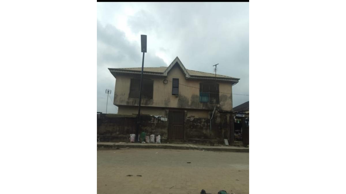 2 bed flat to let, Crown Lodge, Elystan Street - African Land