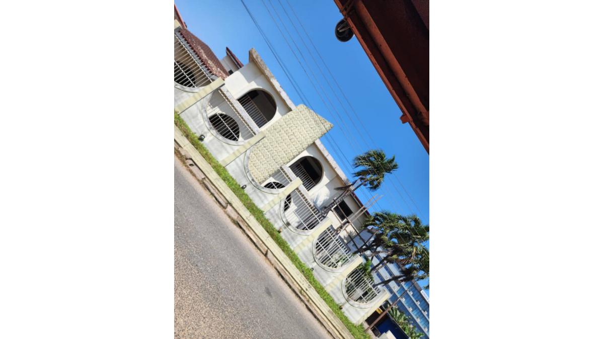 2 bed flat to let, Crown Lodge, Elystan Street - African Land