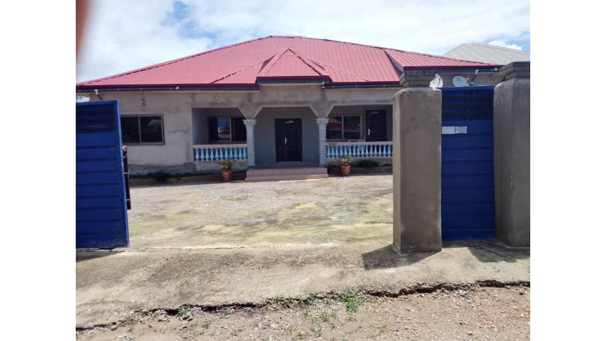 2 bed flat to let, Crown Lodge, Elystan Street - African Land