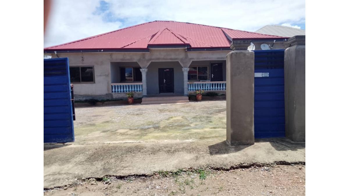 Furnished 4-Bedroom All En-Suite Gated House for Sale in Anumabo, Accra – USD 250,000 (Negotiable)