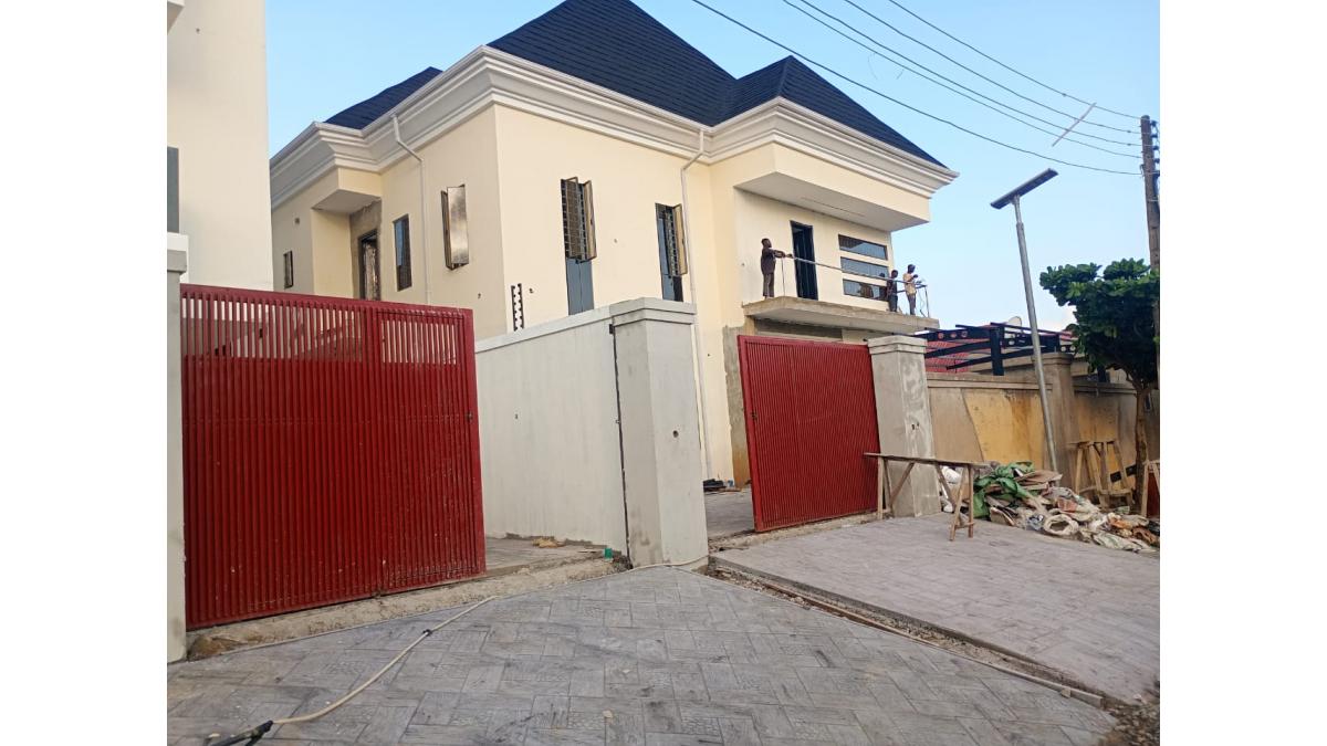 2 bed flat to let, Crown Lodge, Elystan Street - African Land