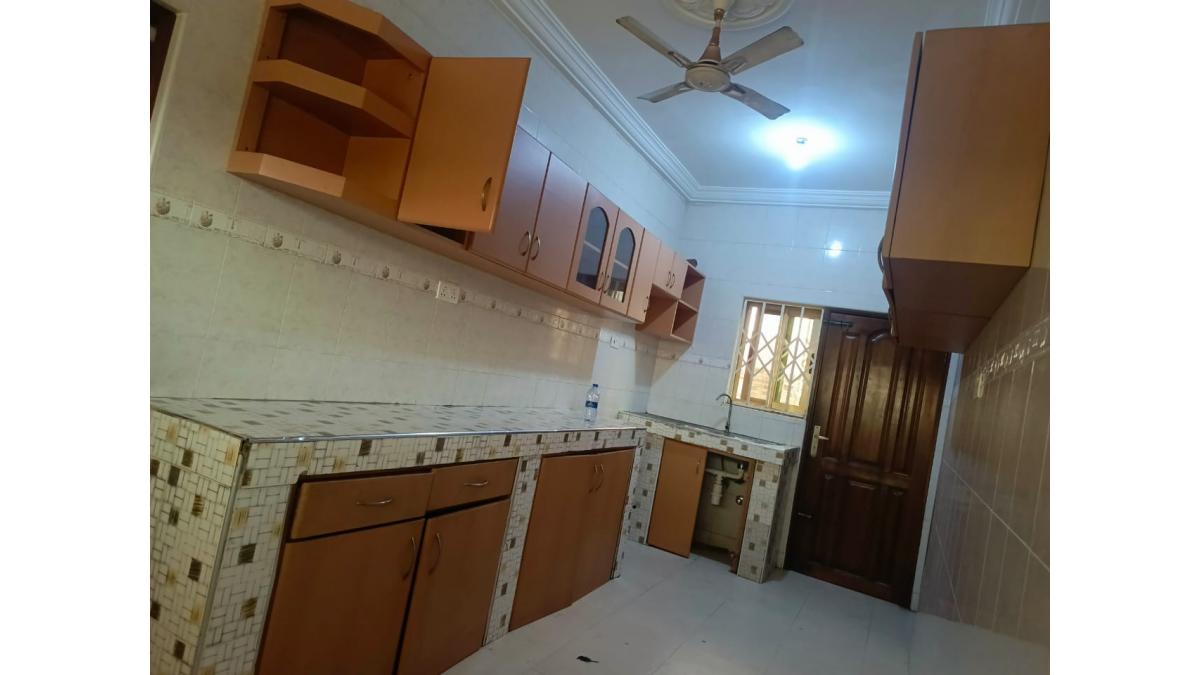 2 bed flat to let, Crown Lodge, Elystan Street - African Land