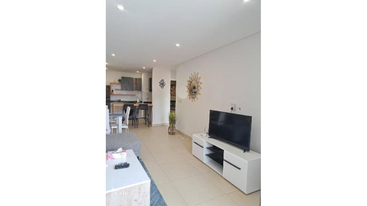 2 bed flat to let, Crown Lodge, Elystan Street - African Land
