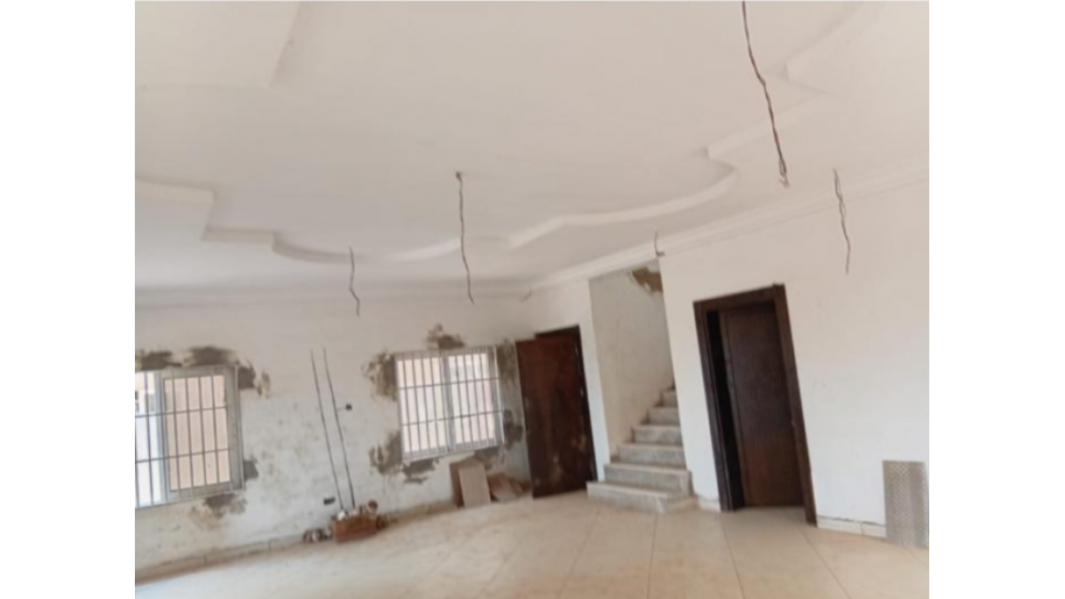 2 bed flat to let, Crown Lodge, Elystan Street - African Land