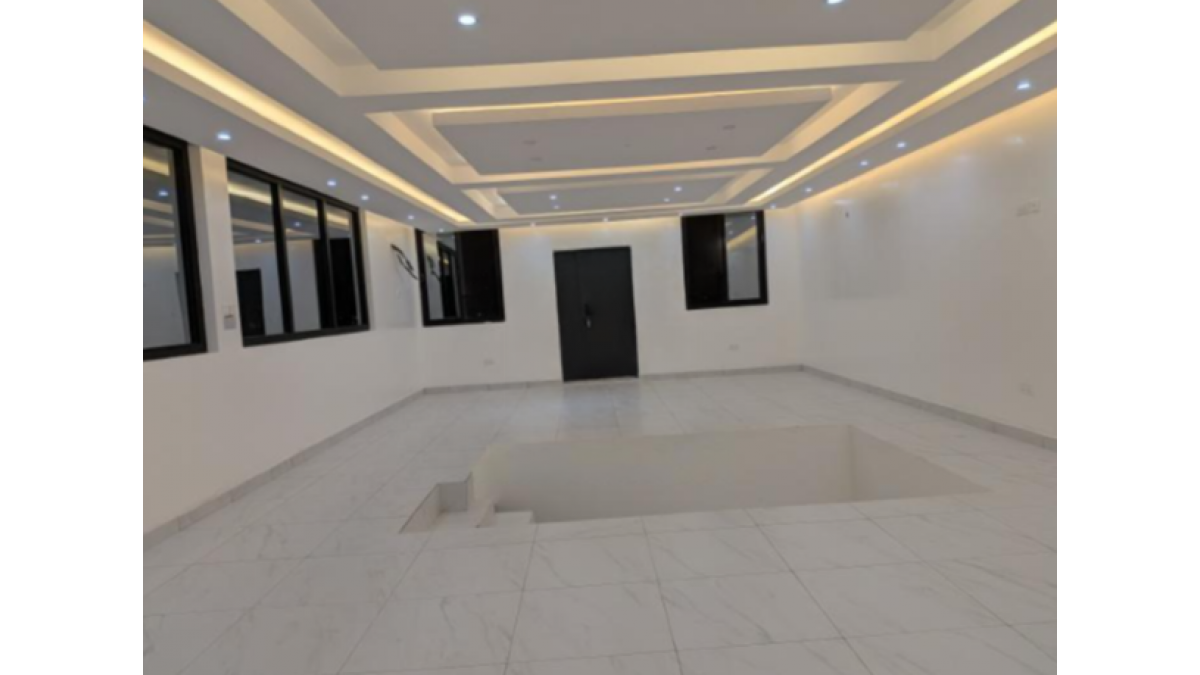 2 bed flat to let, Crown Lodge, Elystan Street - African Land