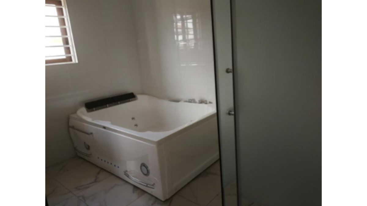2 bed flat to let, Crown Lodge, Elystan Street - African Land