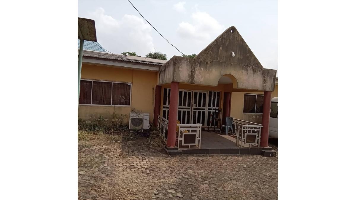 2 bed flat to let, Crown Lodge, Elystan Street - African Land