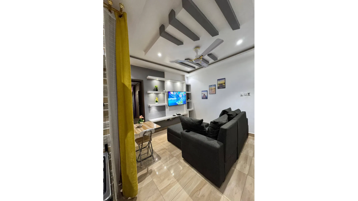 2 bed flat to let, Crown Lodge, Elystan Street - African Land