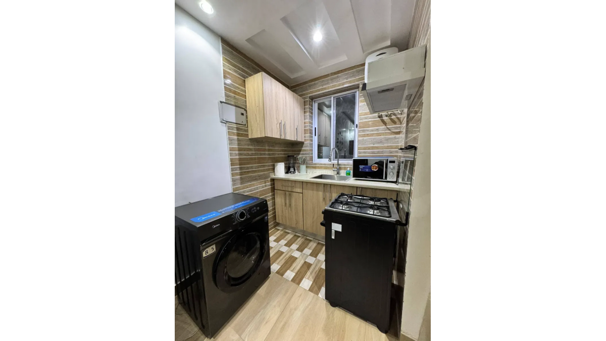 2 bed flat to let, Crown Lodge, Elystan Street - African Land