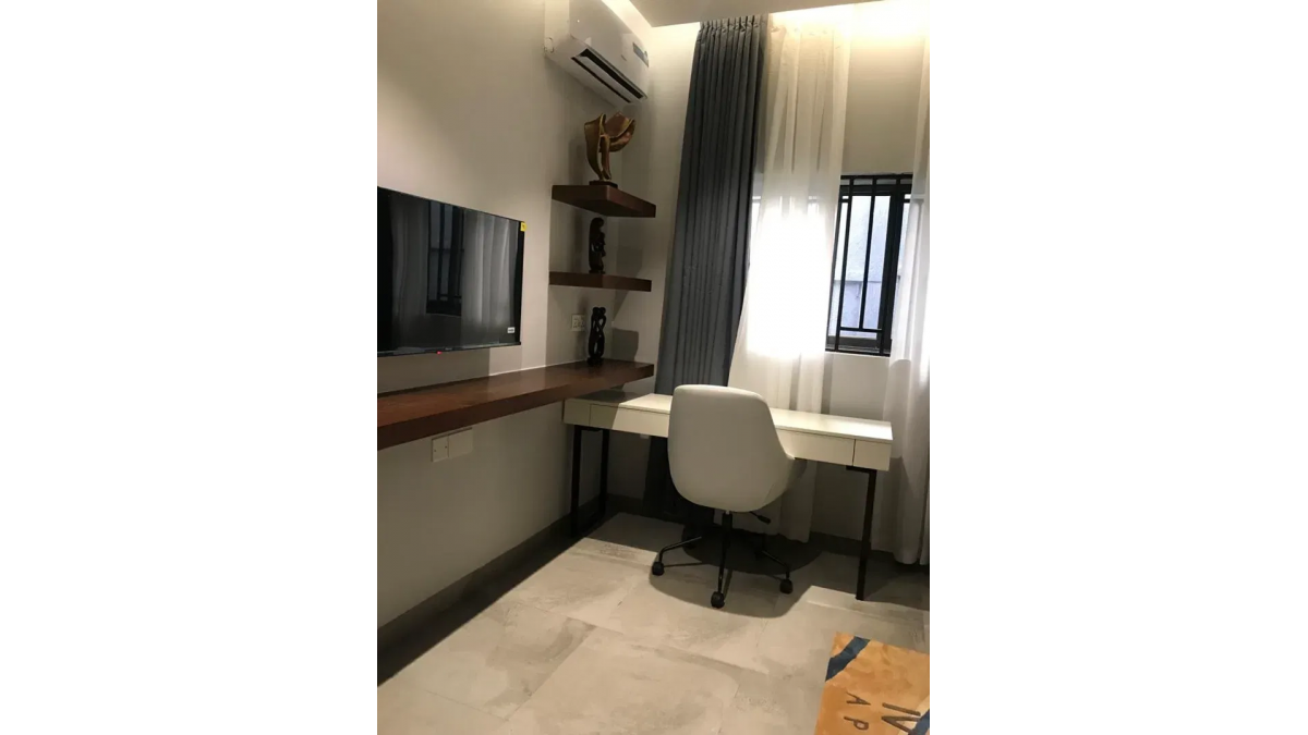 2 bed flat to let, Crown Lodge, Elystan Street - African Land