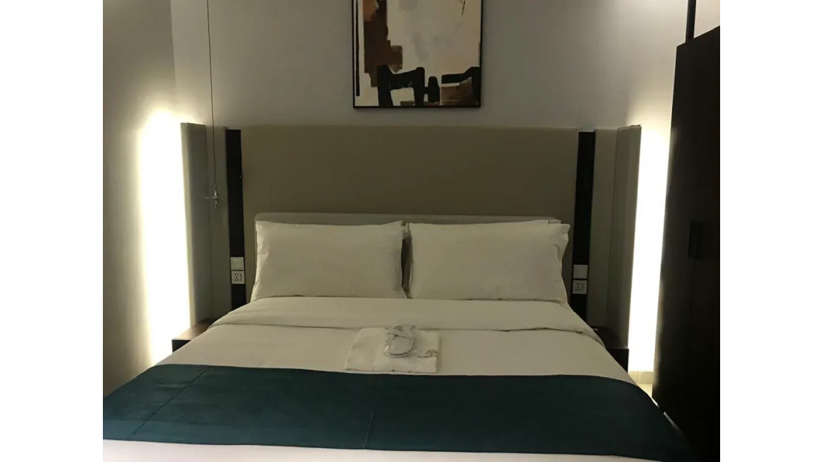 2 bed flat to let, Crown Lodge, Elystan Street - African Land