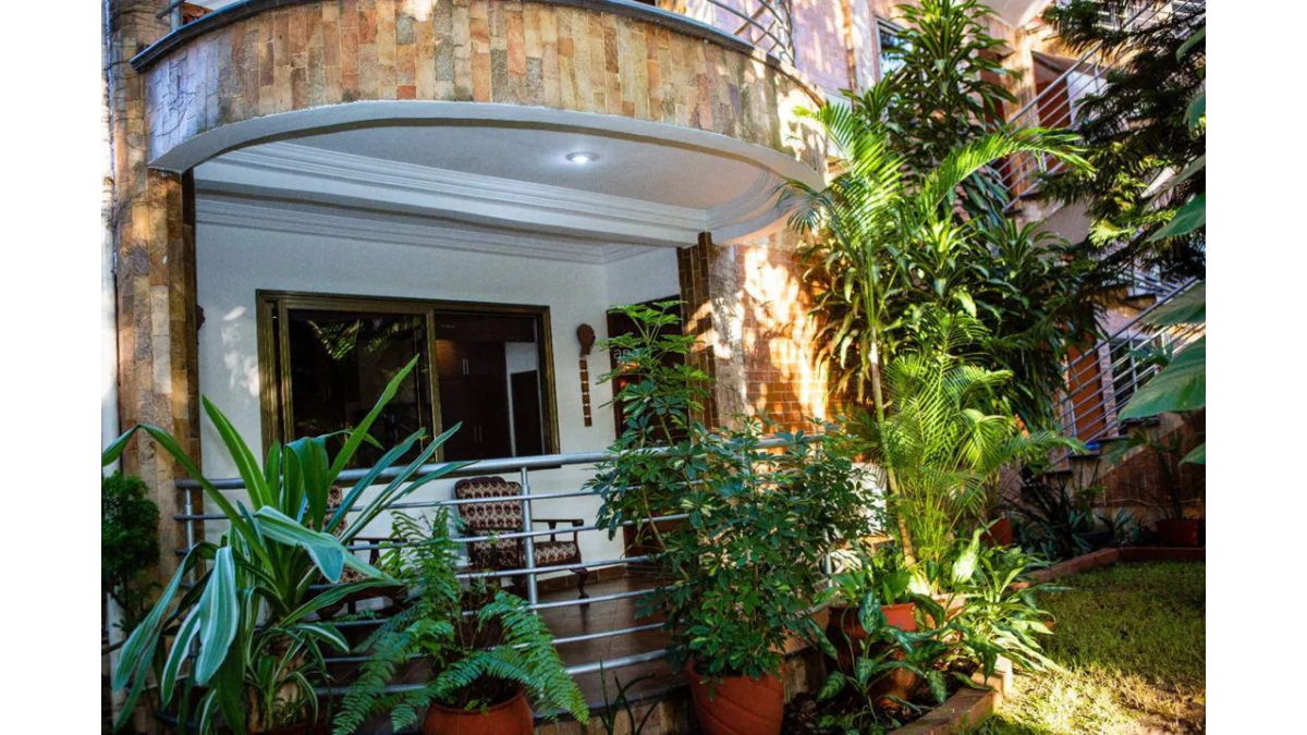 Luxurious Furnished 1-Bedroom Apartment for Short Let in Airport West, Accra