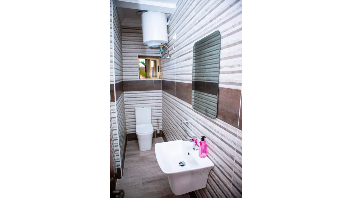 2 bed flat to let, Crown Lodge, Elystan Street - African Land