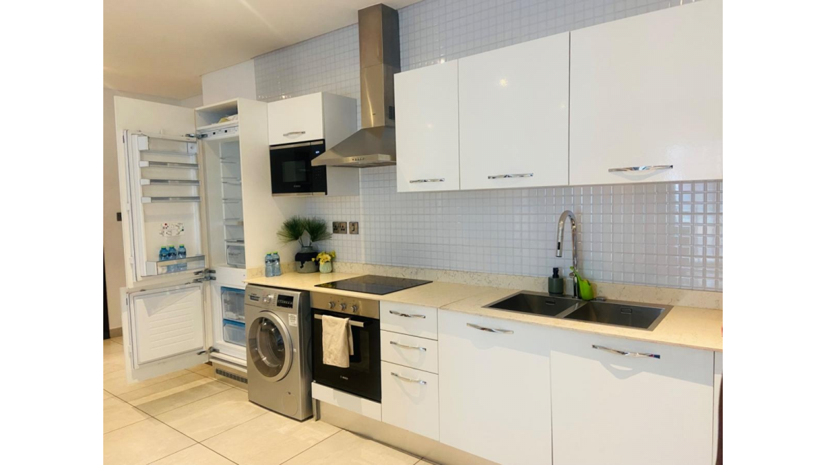 2 bed flat to let, Crown Lodge, Elystan Street - African Land