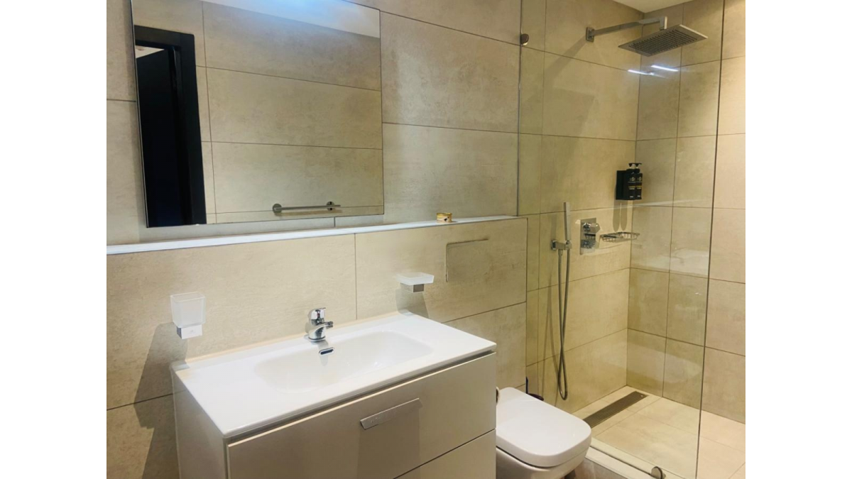 2 bed flat to let, Crown Lodge, Elystan Street - African Land