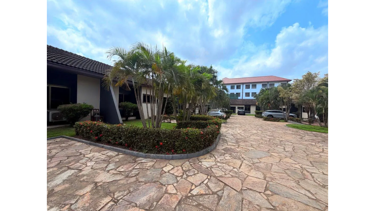 2 bed flat to let, Crown Lodge, Elystan Street - African Land