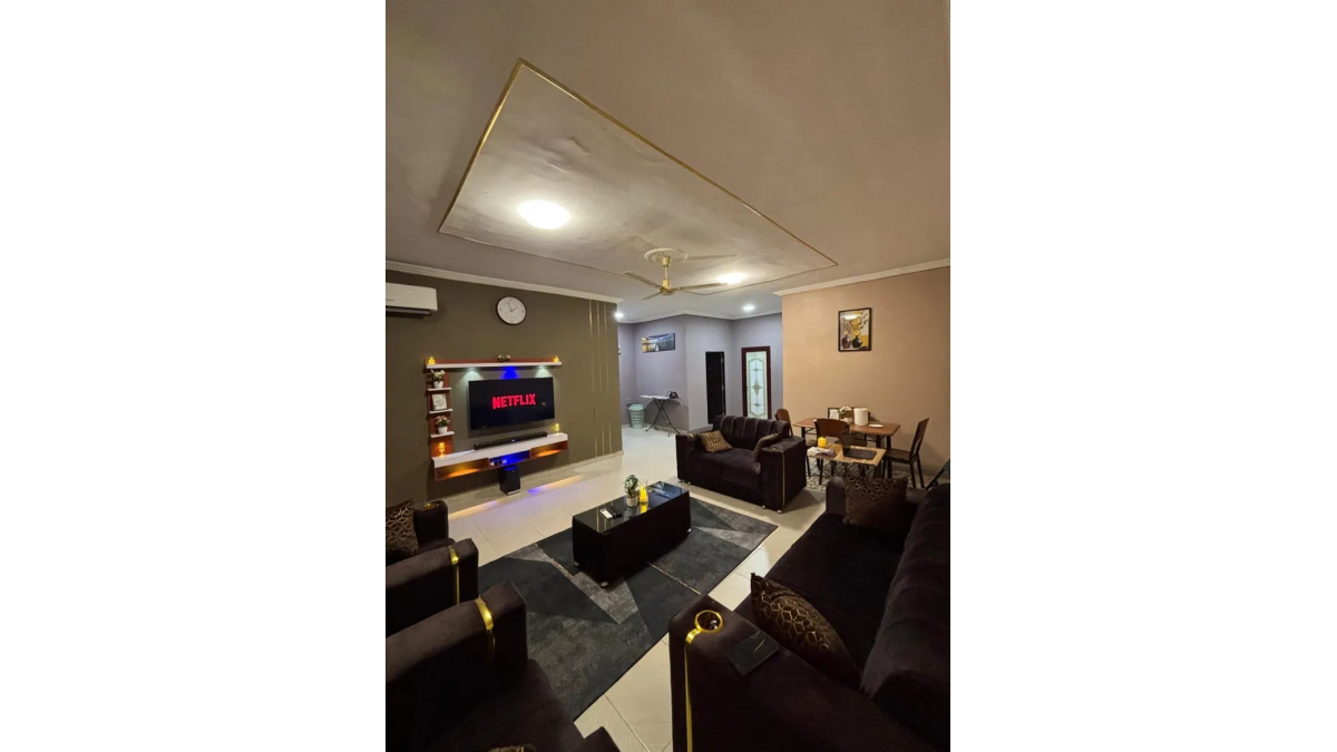 2 bed flat to let, Crown Lodge, Elystan Street - African Land