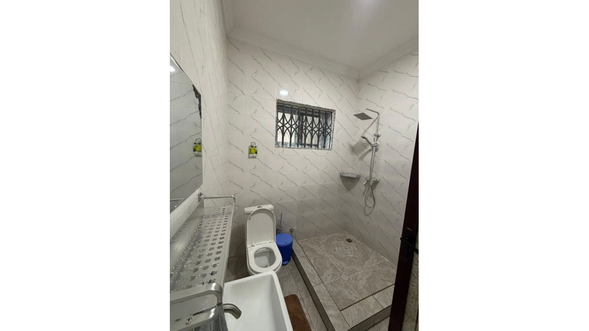 2 bed flat to let, Crown Lodge, Elystan Street - African Land