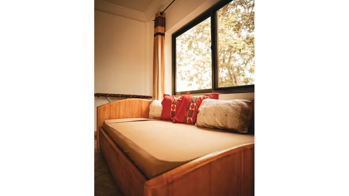 2 bed flat to let, Crown Lodge, Elystan Street - African Land