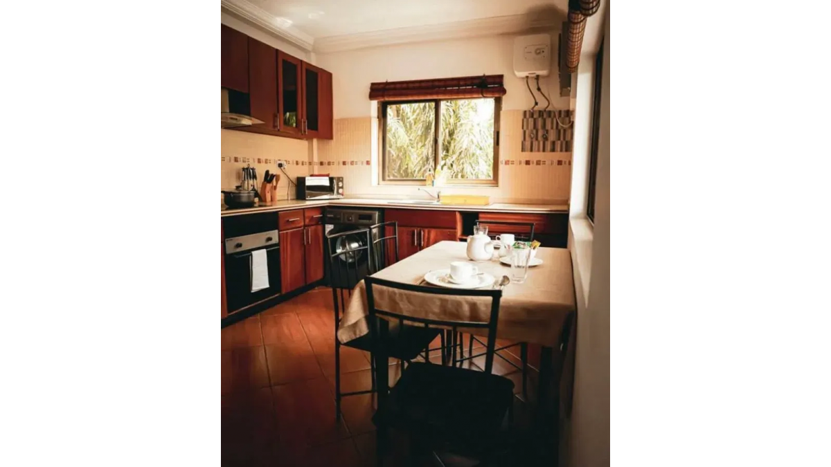 2 bed flat to let, Crown Lodge, Elystan Street - African Land
