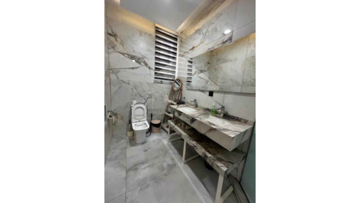 2 bed flat to let, Crown Lodge, Elystan Street - African Land