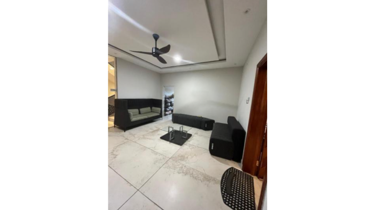 2 bed flat to let, Crown Lodge, Elystan Street - African Land
