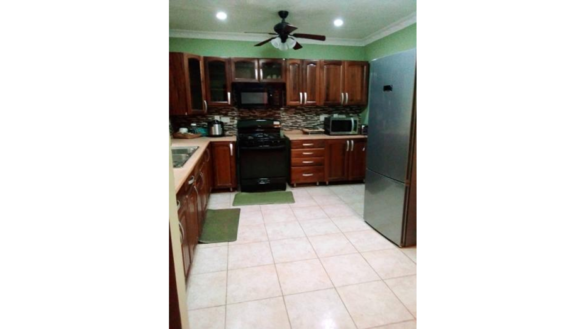 2 bed flat to let, Crown Lodge, Elystan Street - African Land