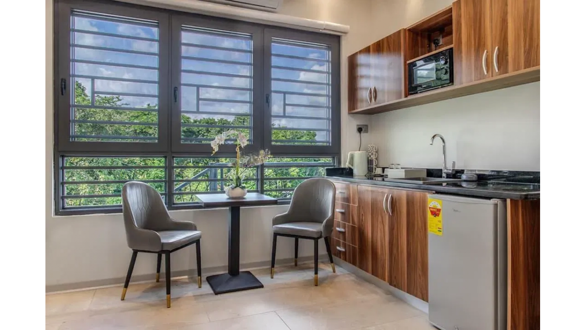 2 bed flat to let, Crown Lodge, Elystan Street - African Land
