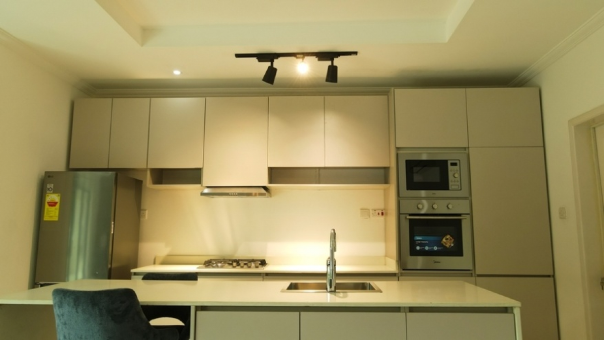 2 bed flat to let, Crown Lodge, Elystan Street - African Land