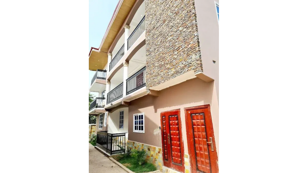 Luxurious 3-Bedroom Airbnb at Pantang Junction, Adenta