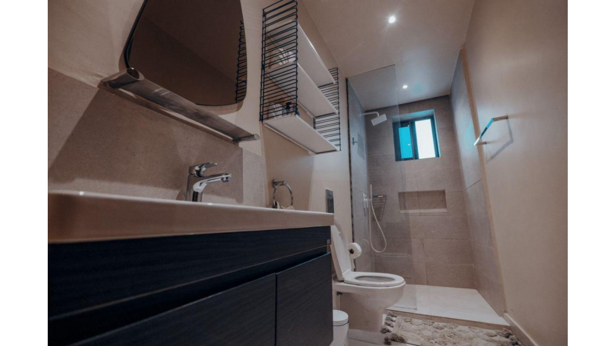 2 bed flat to let, Crown Lodge, Elystan Street - African Land
