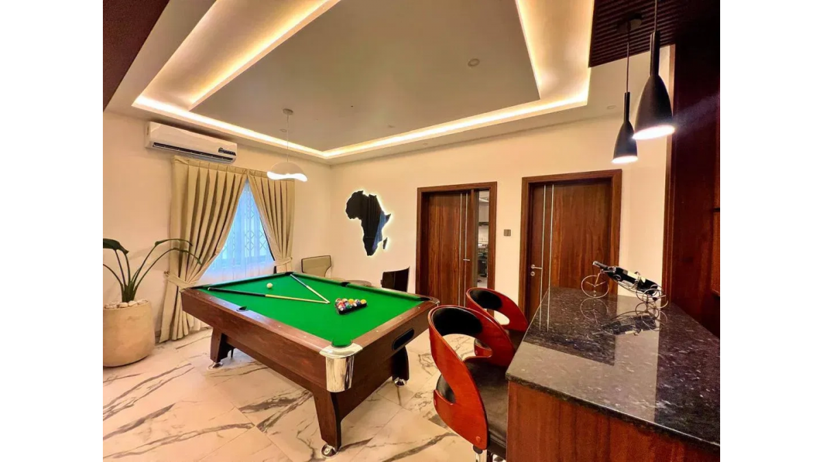 Luxurious 3-Bedroom Furnished Detached Bungalow for Short Let in Lakeside Estate, Accra